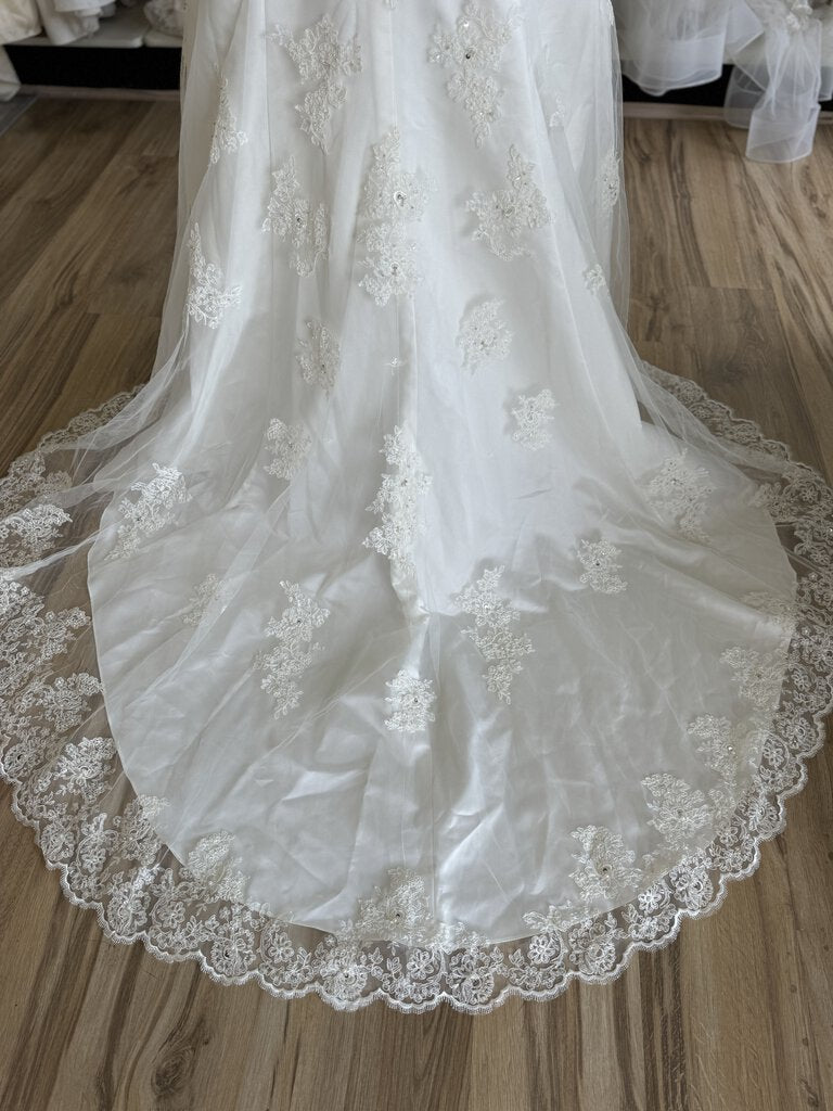 Ivory Lace A-Line Capped Sleeve Wedding Gown 24W