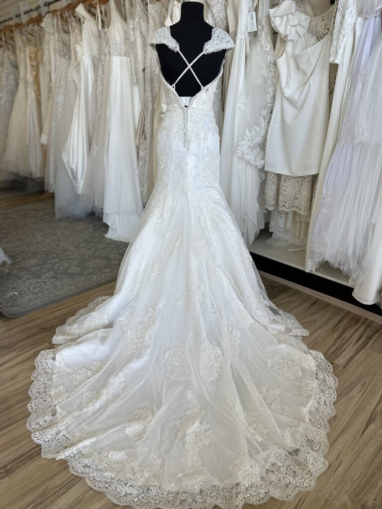 Justin Alexander High Neck Cap Sleeve Fitted Lace Wedding Dress 8