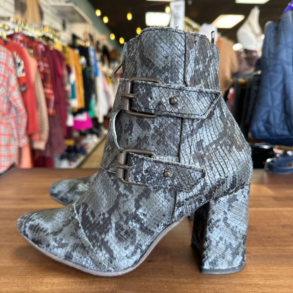 Free Bird Joey Blue Snakeskin Ankle Boot 9.0 newdsalem