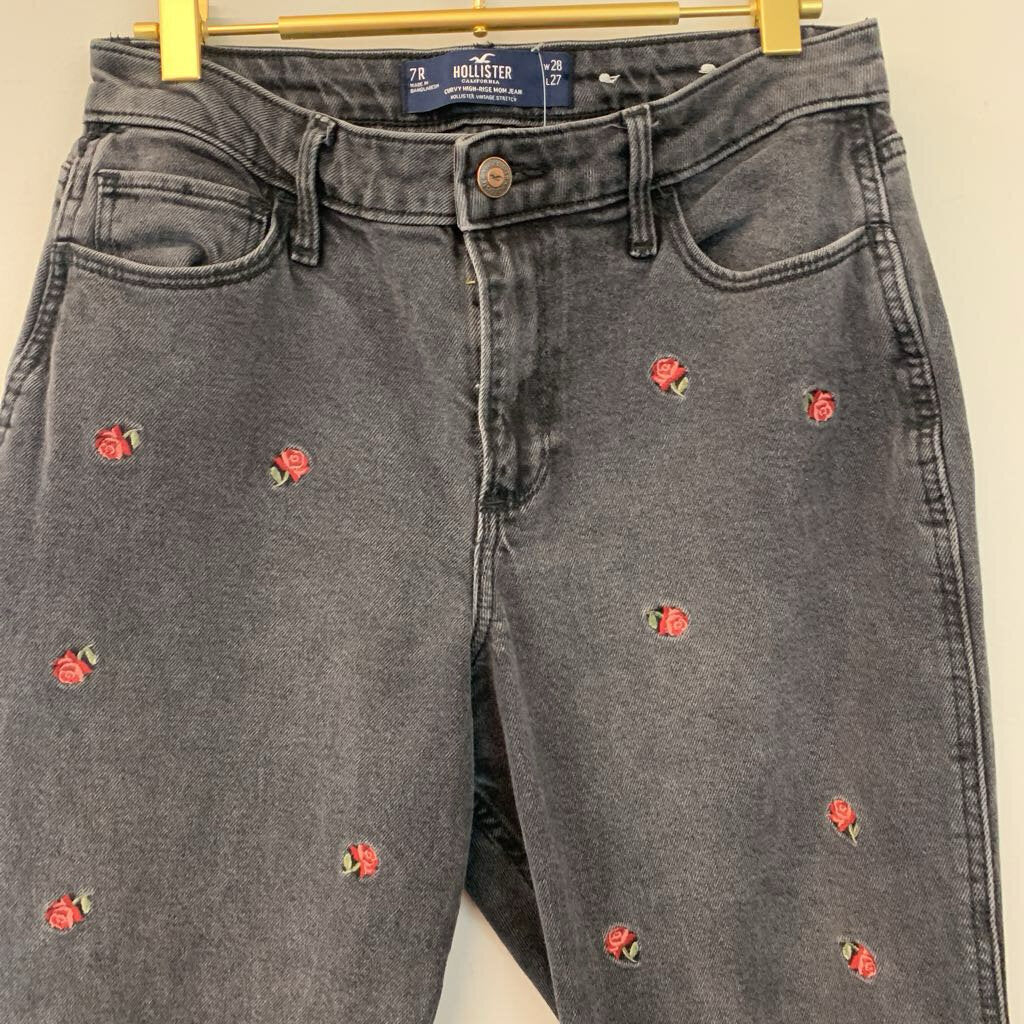 Hollister Curvy High-Rise Mom Jeans deals