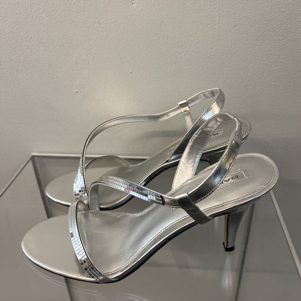 Bandolino Silver Strappy Open Toe Heels 10