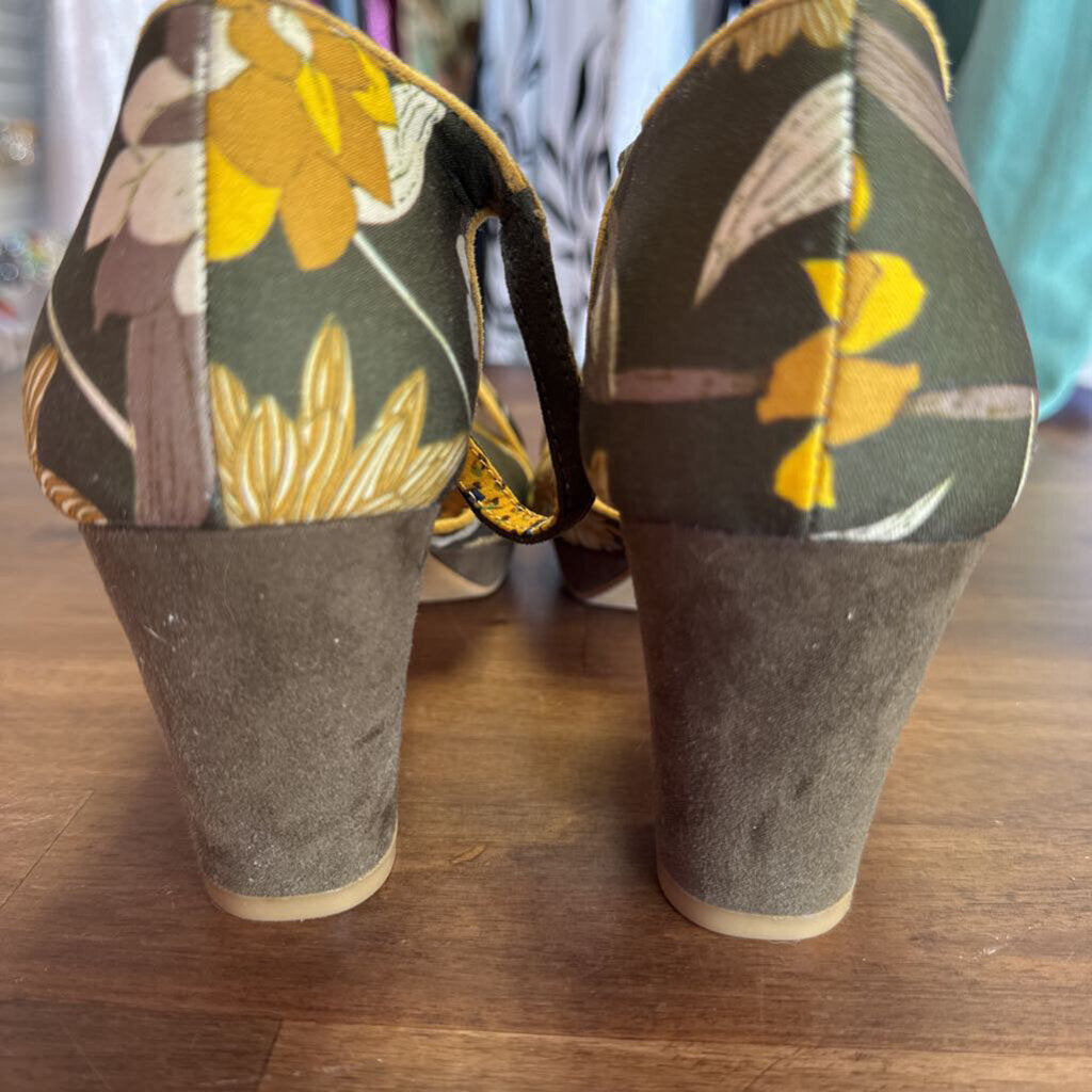 Ruby Shoo Brown/ Yellow Print Open Toe Heels 8