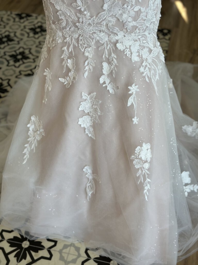 Oleg Cassini Strapless Lace Applique Wedding Dress 16W