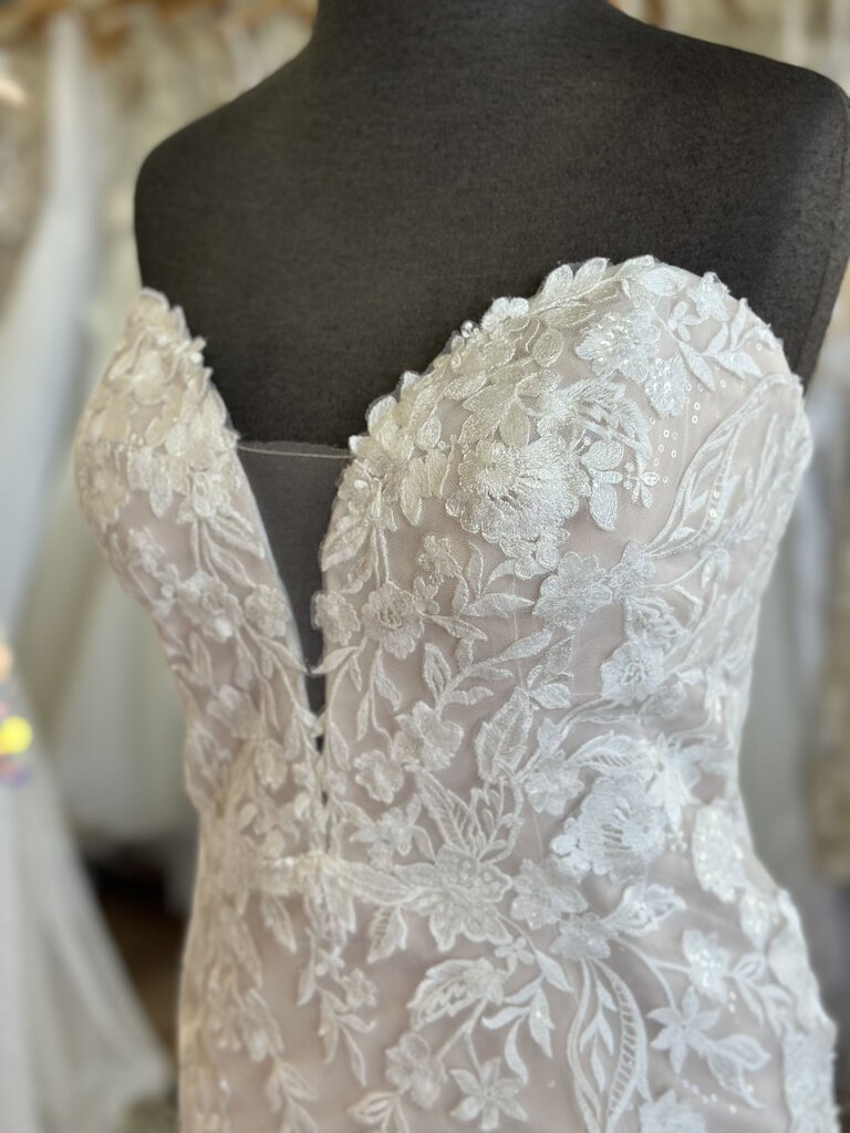Oleg Cassini Strapless Lace Applique Wedding Dress 16W