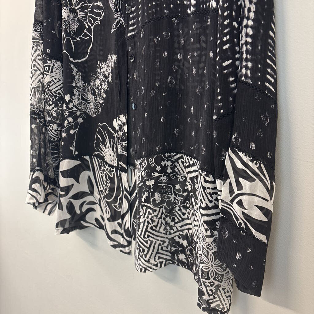 Chicos Black/ White Print Long Sleeve Button Down Top 3