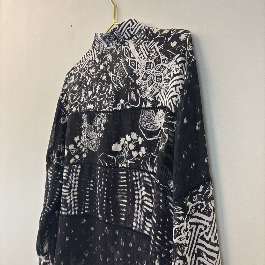Chicos Black/ White Print Long Sleeve Button Down Top 3
