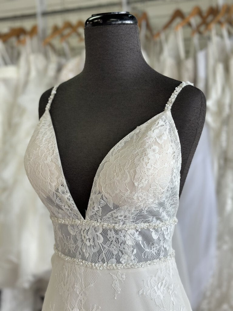 Wilderly Ivory Lace Dropped Waist Bridal Gown 12 "Lilly"
