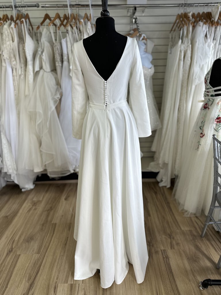 Ivory Longsleeve A-Line Bridal Gown 4/6