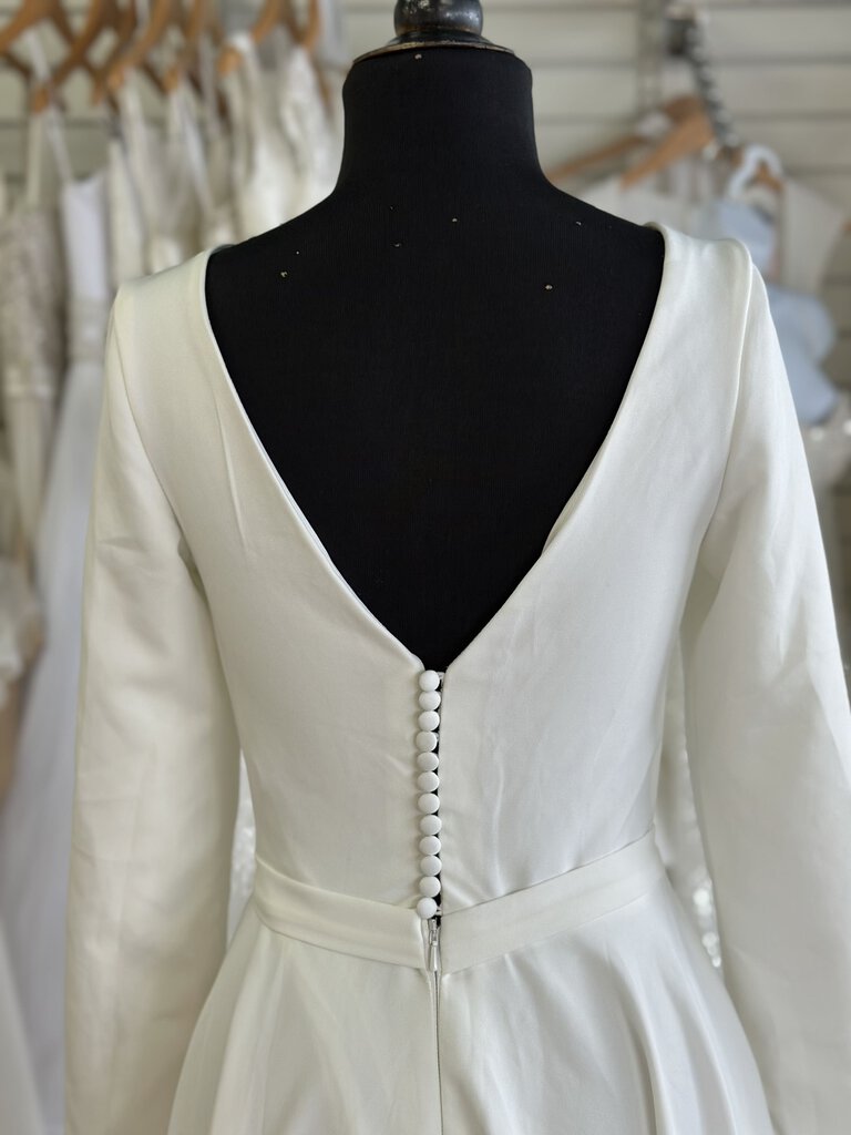 Ivory Longsleeve A-Line Bridal Gown 4/6