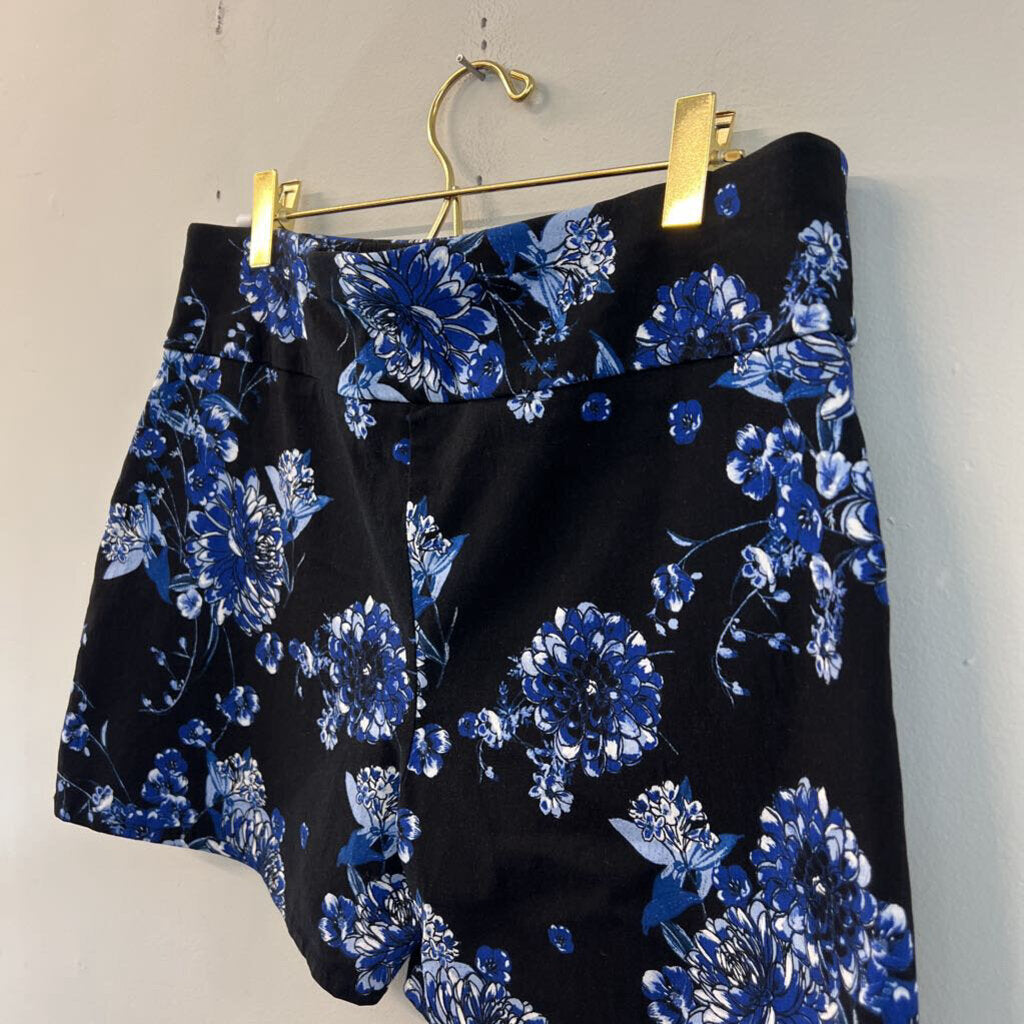 INC Black/ Blue Flower Print Pull On Shorts 10