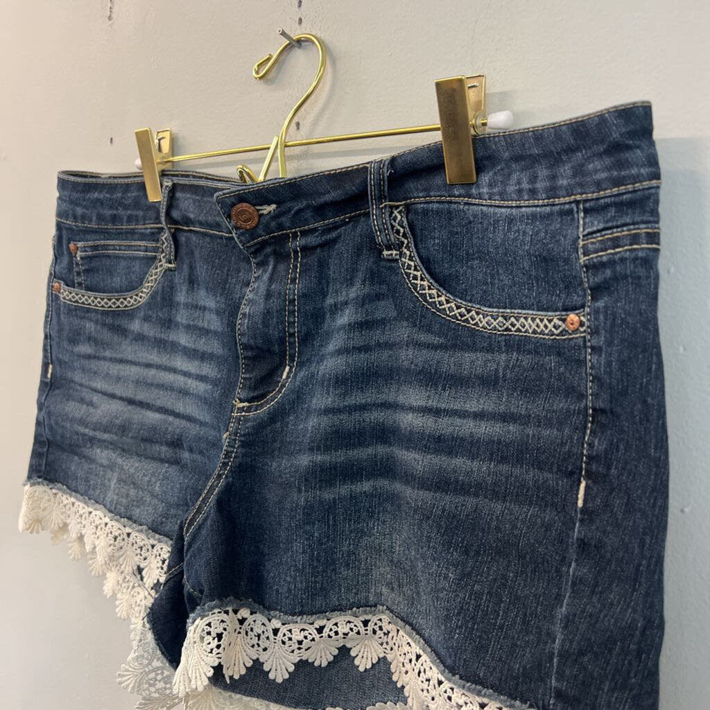 LEI Dark Wash Ashley Low Rise Cream Crochet Edge Shorts 15
