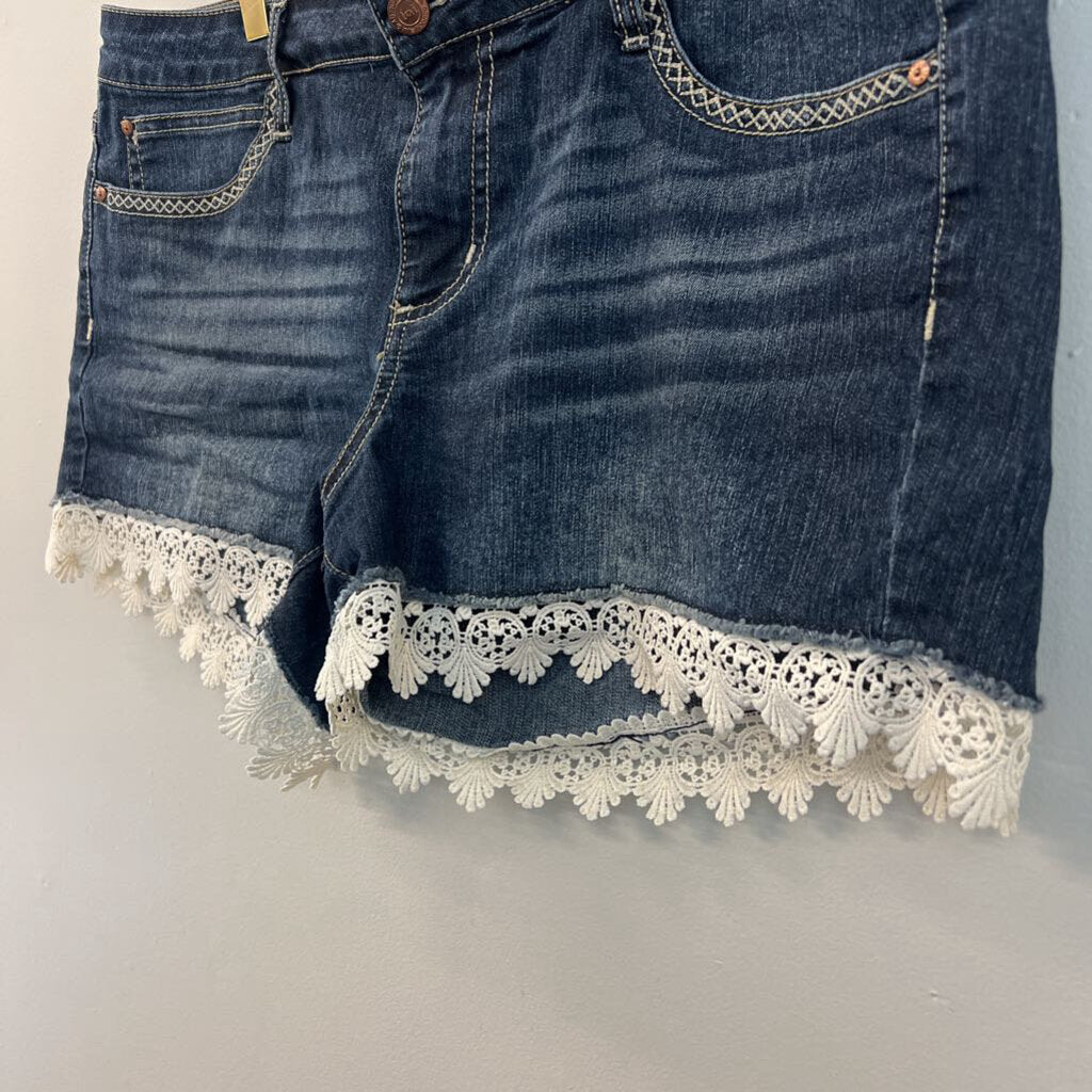 LEI Dark Wash Ashley Low Rise Cream Crochet Edge Shorts 15
