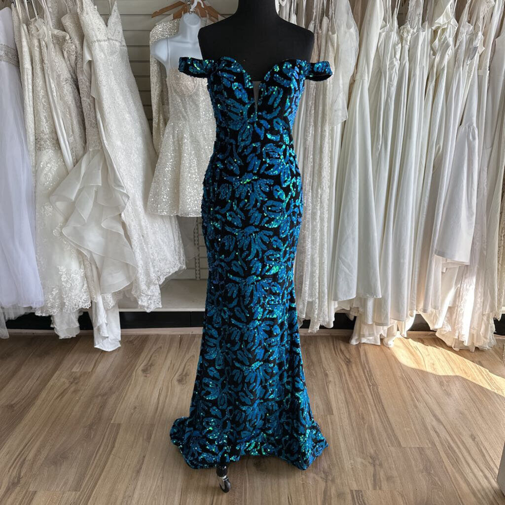 NWT Amelia Couture Velvet Sequin Long Formal 4