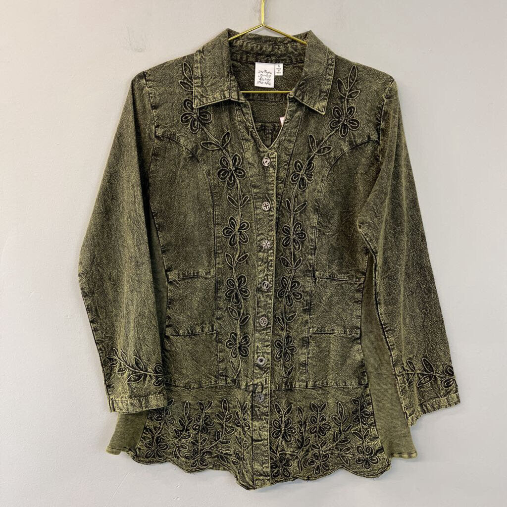 Parsley and Sage Green Embroidered Long Sleeve Button Down Top Small