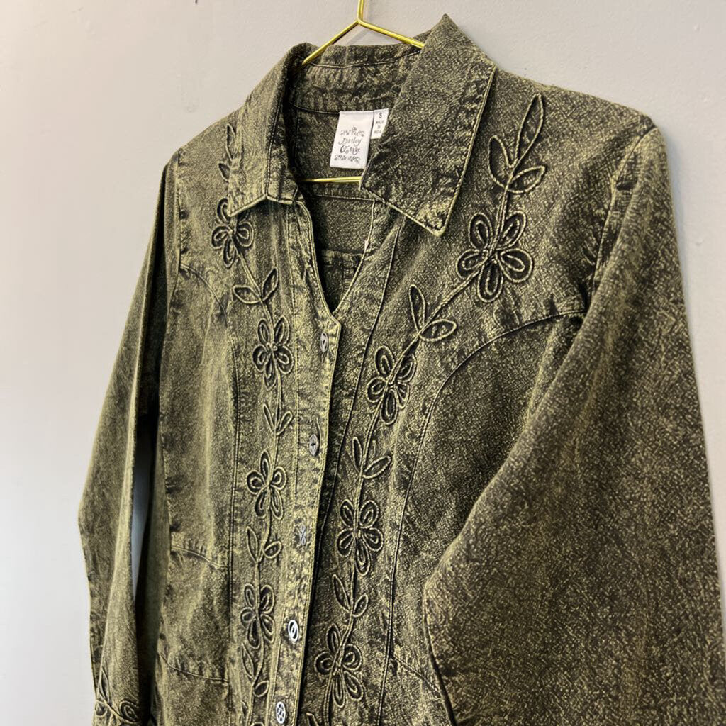 Parsley and Sage Green Embroidered Long Sleeve Button Down Top Small
