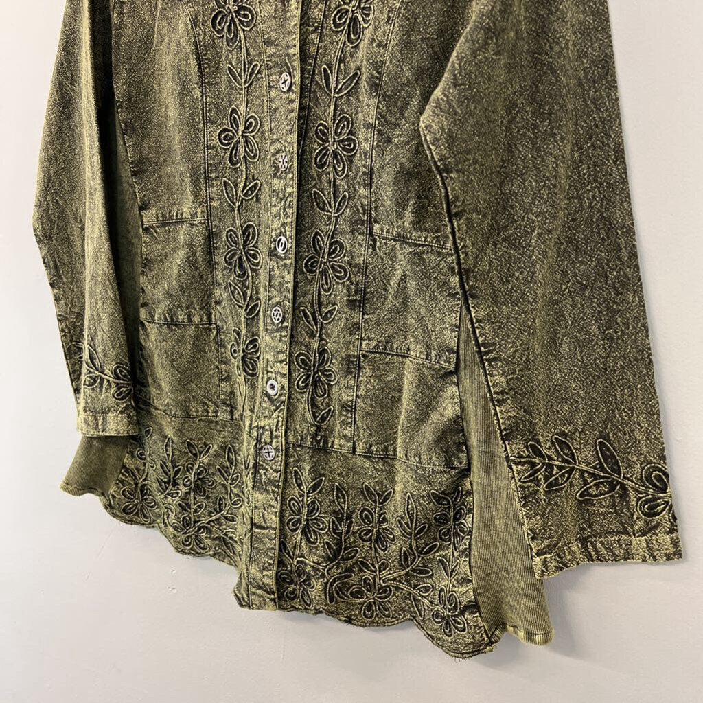 Parsley and Sage Green Embroidered Long Sleeve Button Down Top Small