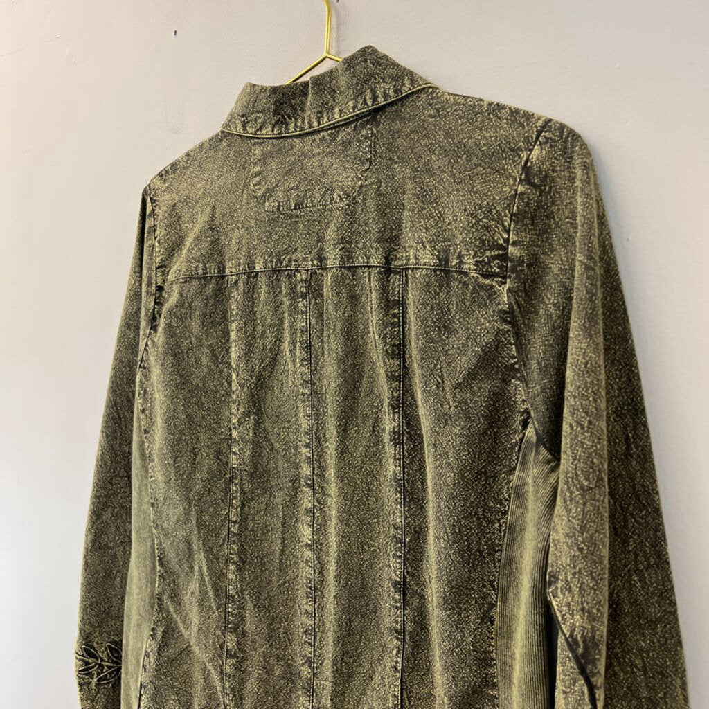 Parsley and Sage Green Embroidered Long Sleeve Button Down Top Small