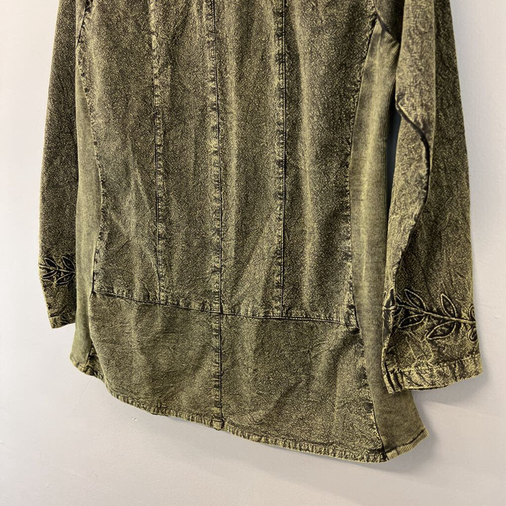 Parsley and Sage Green Embroidered Long Sleeve Button Down Top Small