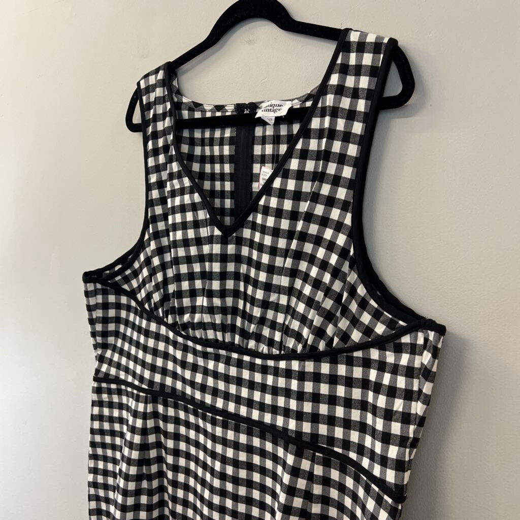 Unique Vintage Black/ White Checkered Sleeveless Dress 3X
