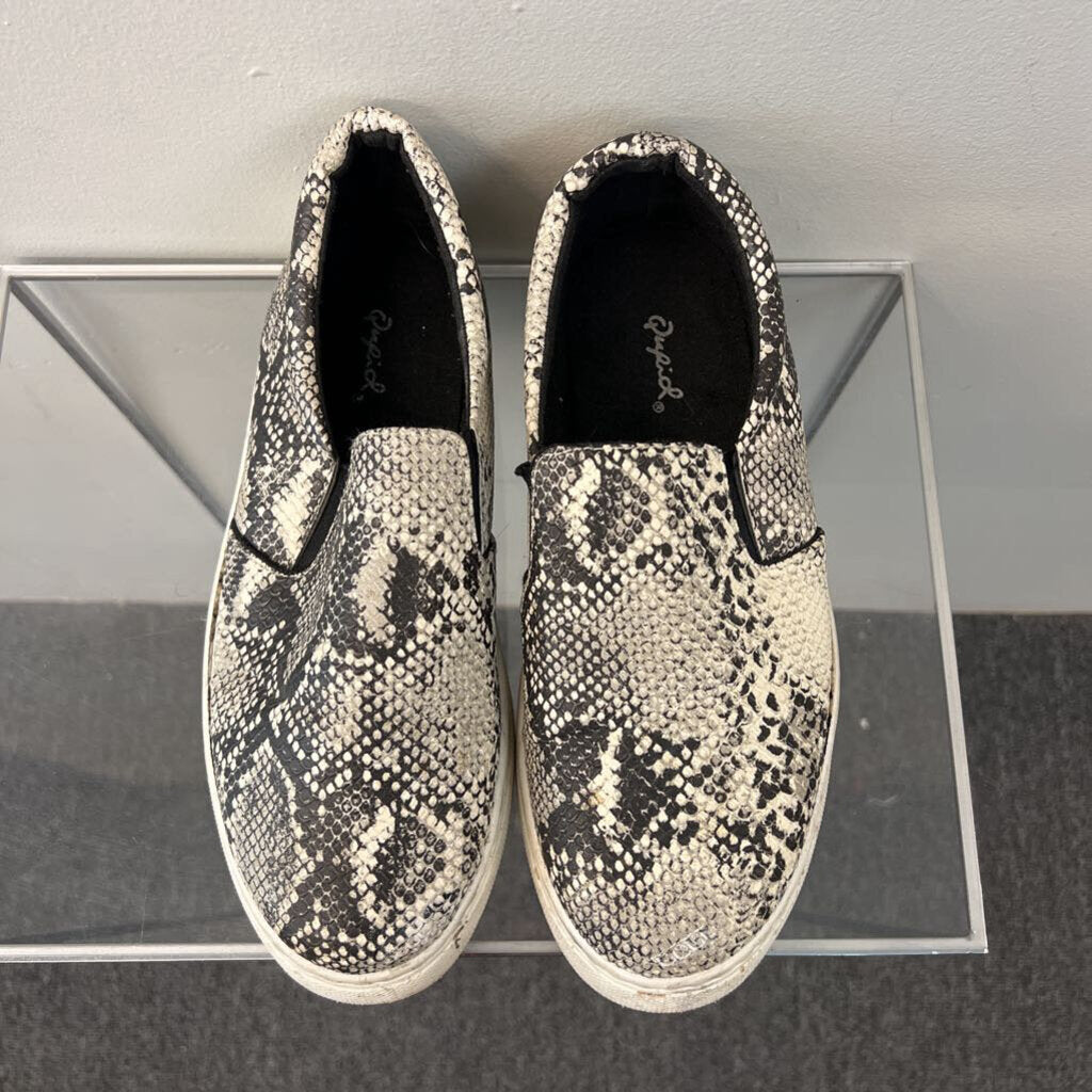 Qupid Black/ White Snakeskin Print Platform Slip On Shoes 8.5