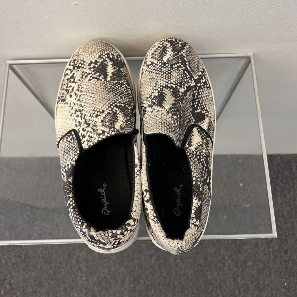Qupid Black/ White Snakeskin Print Platform Slip On Shoes 8.5