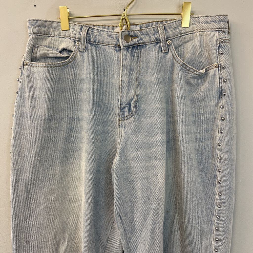Fashion Nova Light Wash Studded Sides Distressed Jeans 13