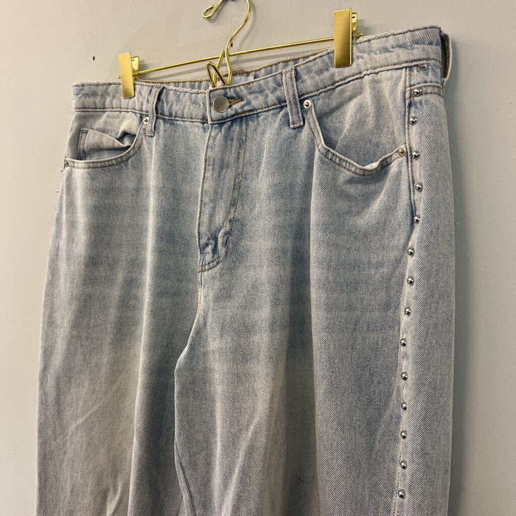 Fashion Nova Light Wash Studded Sides Distressed Jeans 13