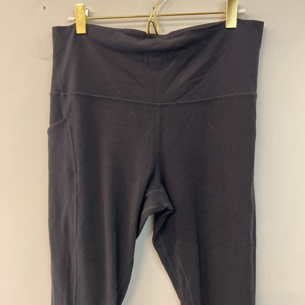 Lululemon Black Cropped Leggings 12