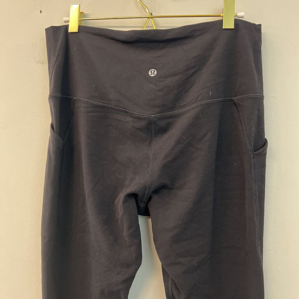 Lululemon Black Cropped Leggings 12
