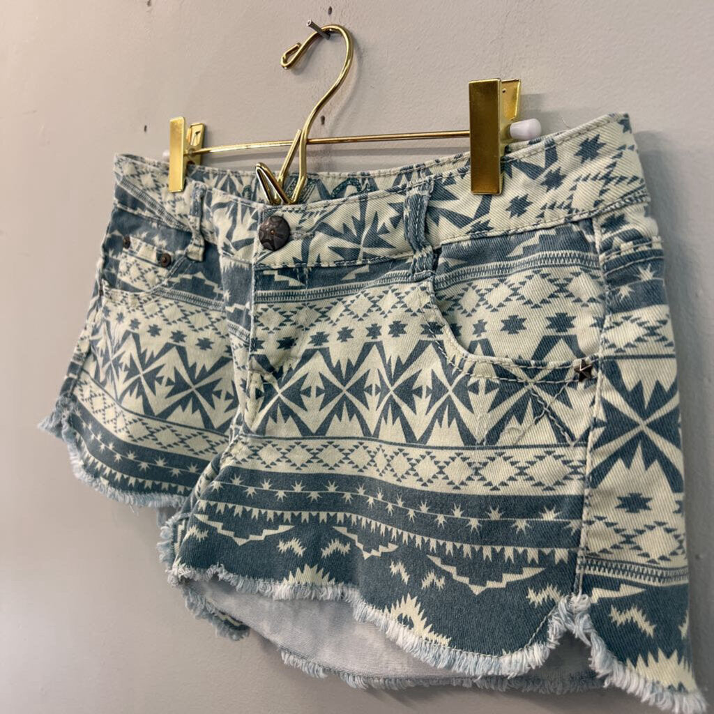 Vanilla Star Blue/ Cream Print Frayed Hem Shorts 11