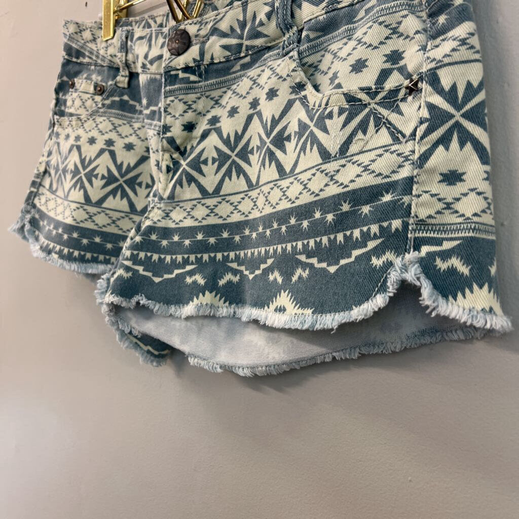 Vanilla Star Blue/ Cream Print Frayed Hem Shorts 11