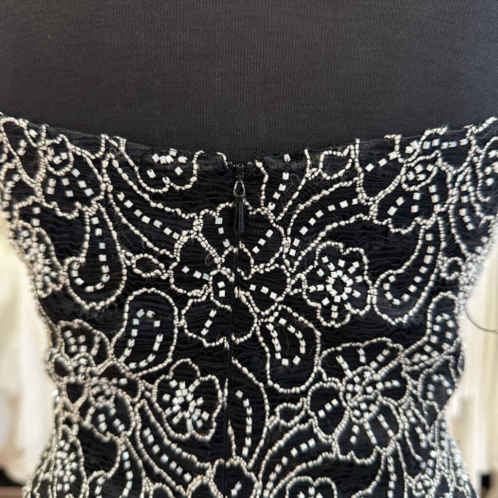 Carmen Marc Valvo Black/ White Beaded Flower Short Formal Dress 8