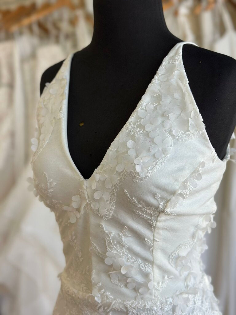 Dress The Population Ivory Lace/ 3D Flower Bridal Gown Large