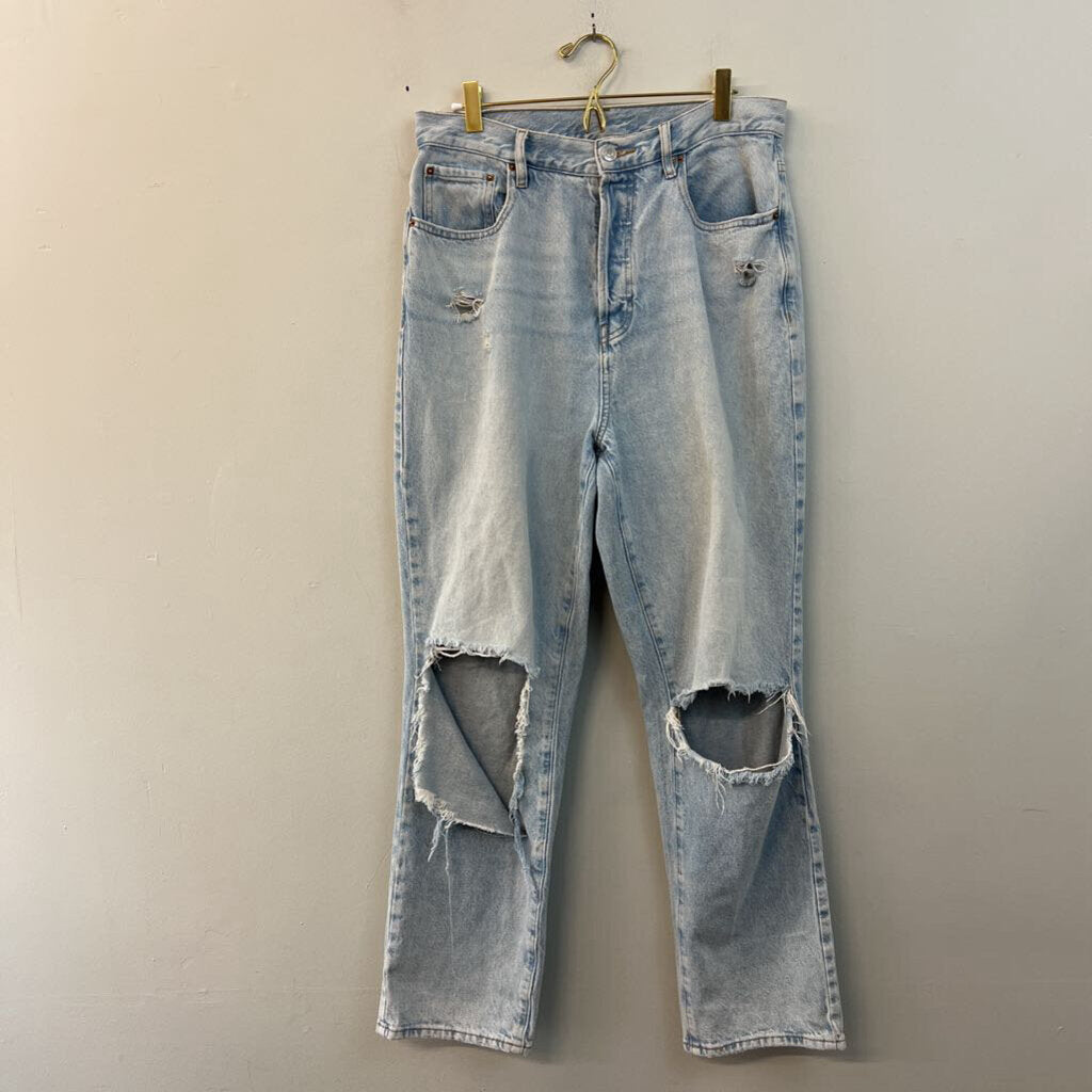 PacSun Light Wash Distressed Wide Leg Dad Jeans 30