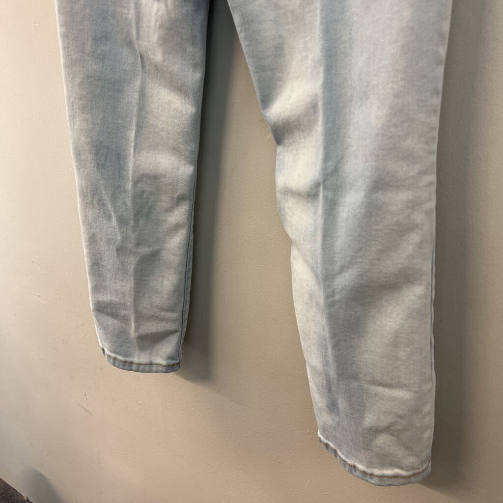 Lauren Conrad Light Wash Embroidered Pocket Straight Leg Jeans 8