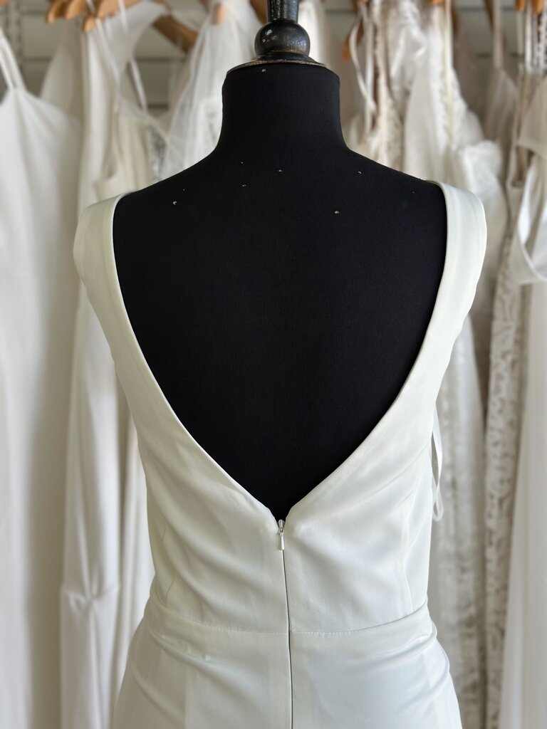 Ivory Fitted Crepe Bridal Gown 16/18
