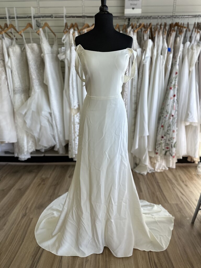 Ivory Fitted Crepe Bridal Gown 16/18