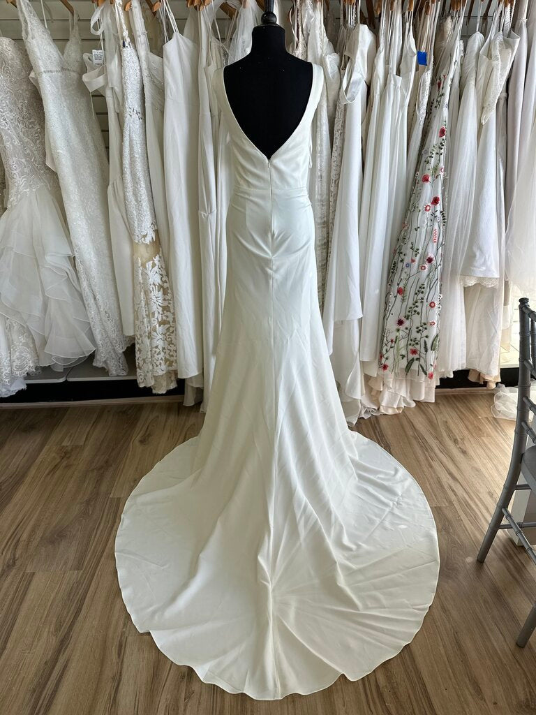 Ivory Fitted Crepe Bridal Gown 16/18