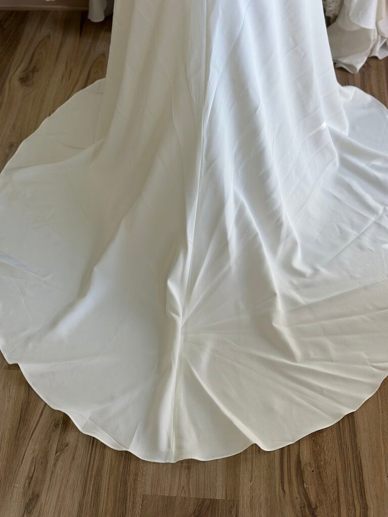 Ivory Fitted Crepe Bridal Gown 16/18