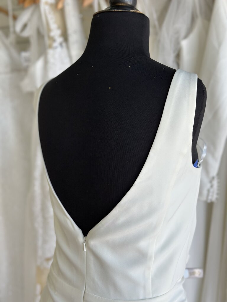 Ivory Fitted Crepe Bridal Gown 16/18