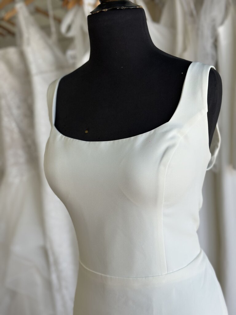 Ivory Fitted Crepe Bridal Gown 16/18