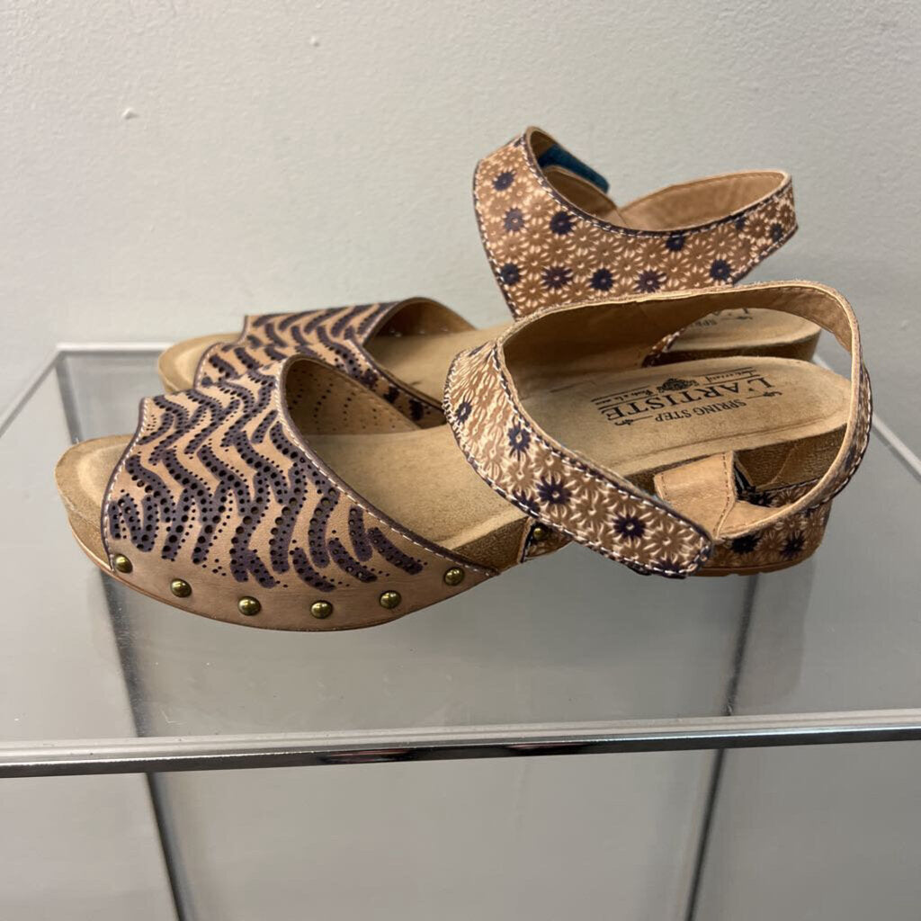 L'Artiste Brown Print Leather Clog Sandals 37