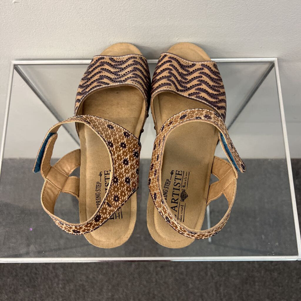 L'Artiste Brown Print Leather Clog Sandals 37