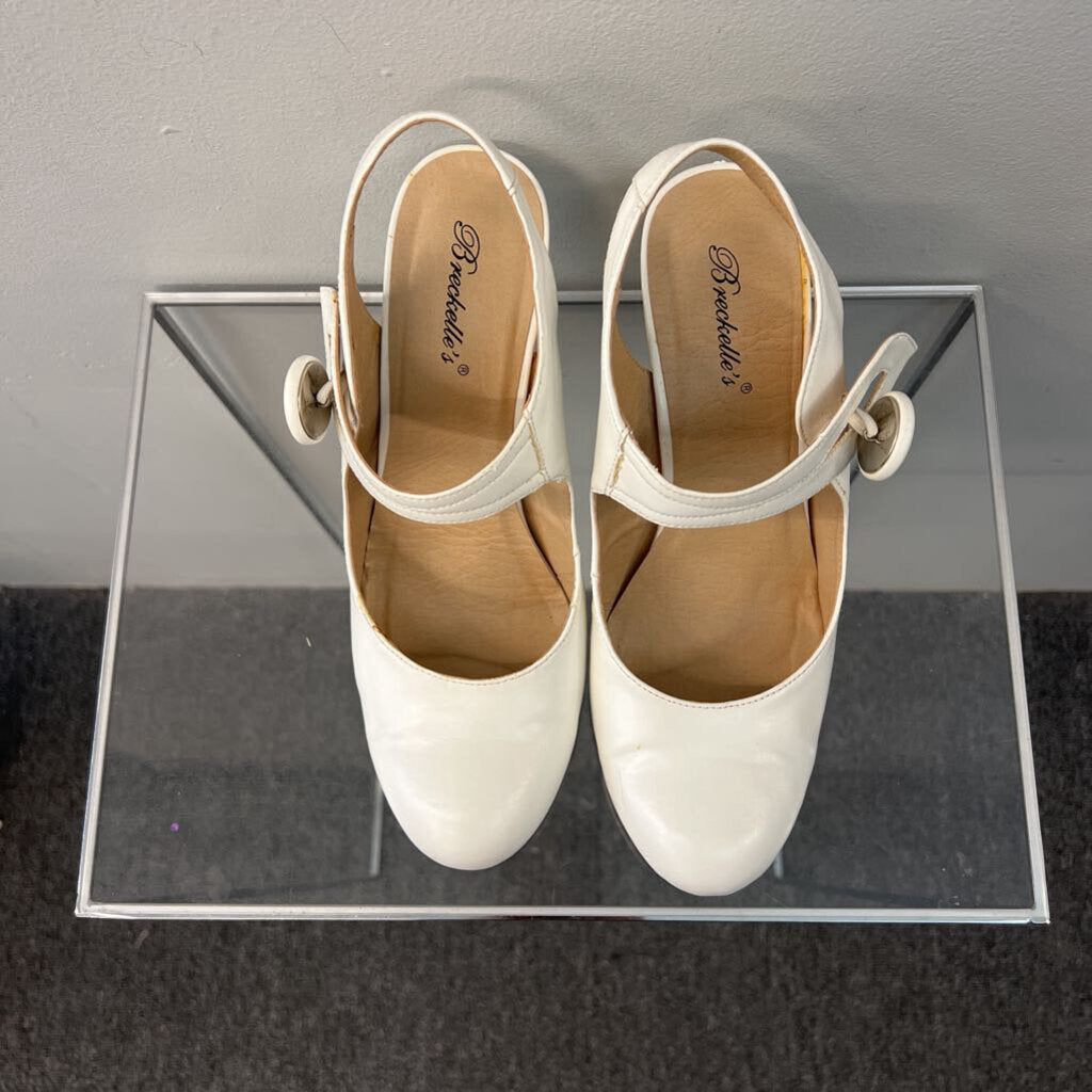 Breckelle's White Leather Button Strap Closed Toe Sling Back Heels 9