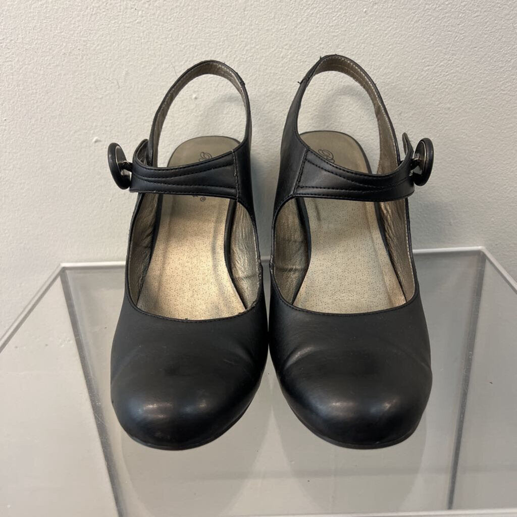 Breckelle's Black Leather Button Strap Closed Toe Sling Back Heels 9