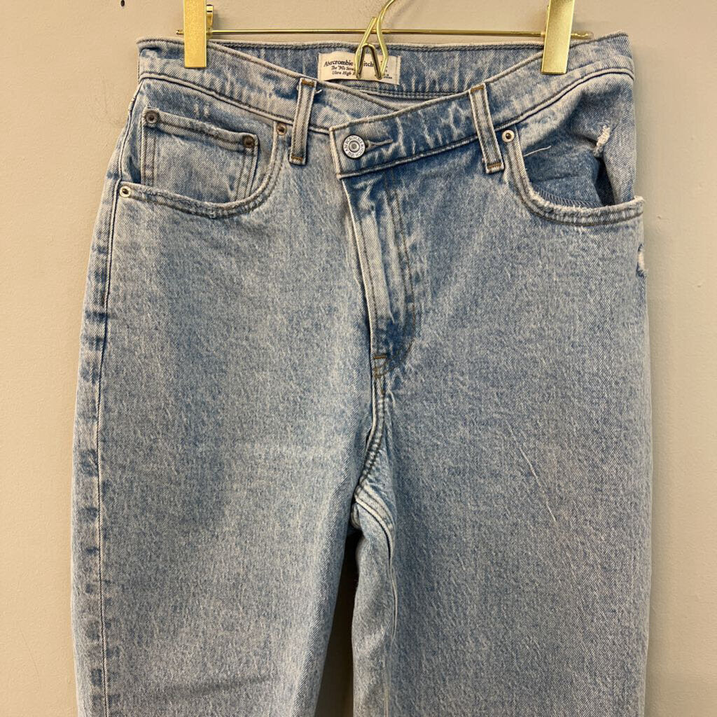 Abercrombie and Fitch Light Wash The 90s Straight Ultra High Rise Jeans 28