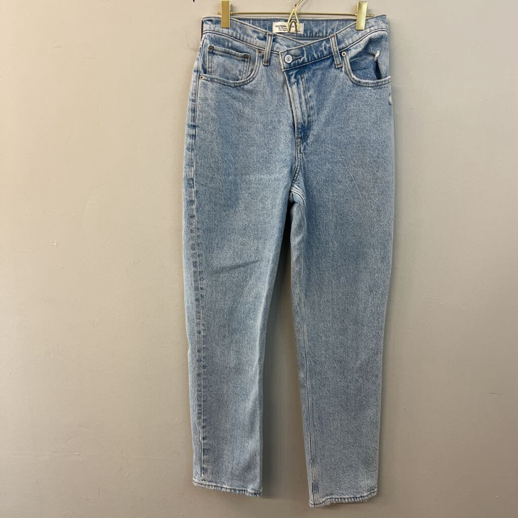 Abercrombie and Fitch Light Wash The 90s Straight Ultra High Rise Jeans 28