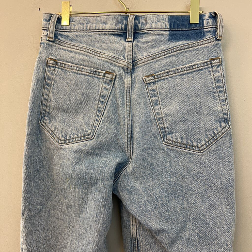 Abercrombie and Fitch Light Wash The 90s Straight Ultra High Rise Jeans 28