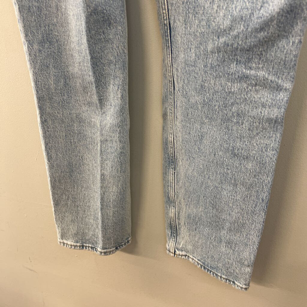Abercrombie and Fitch Light Wash The 90s Straight Ultra High Rise Jeans 28