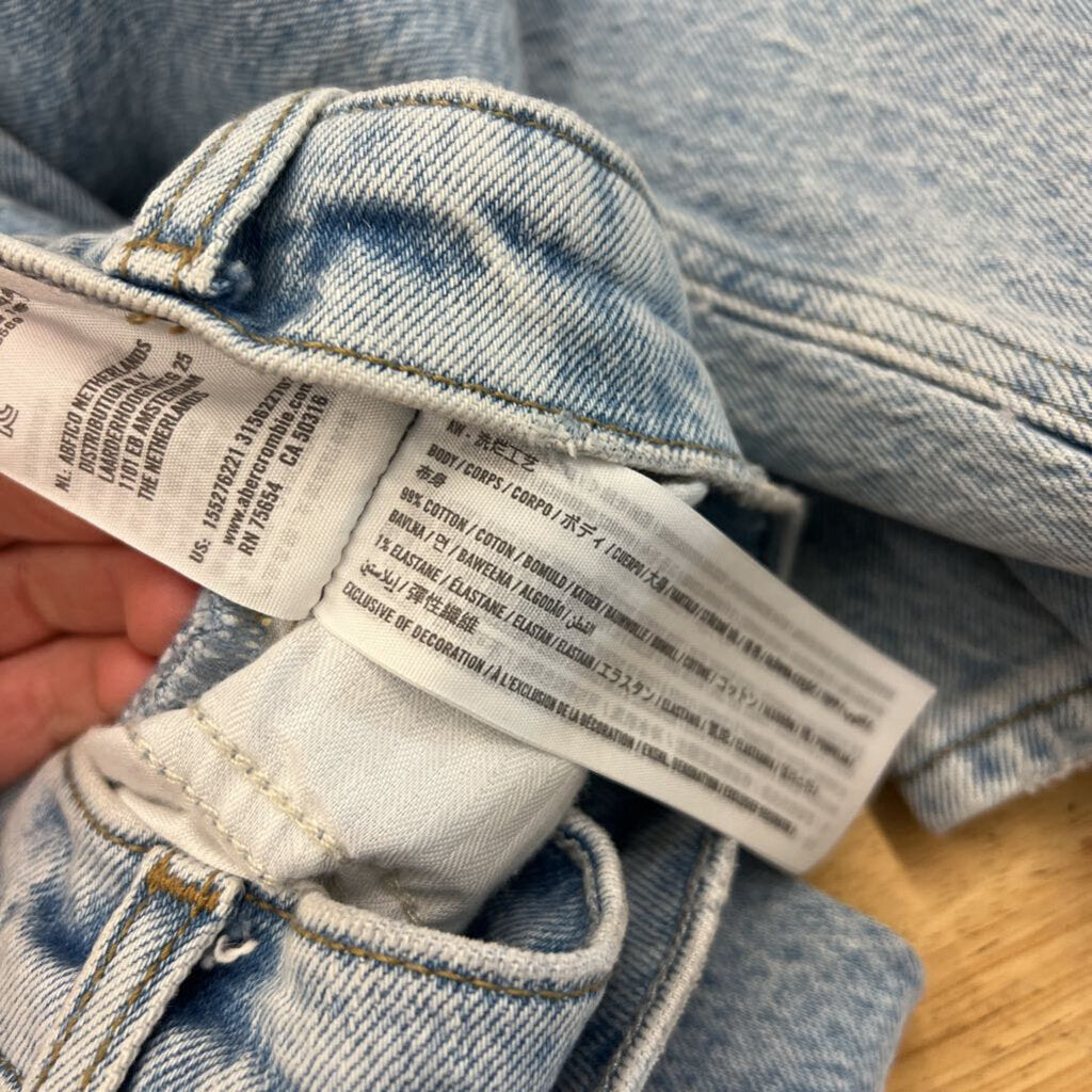 Abercrombie and Fitch Light Wash The 90s Straight Ultra High Rise Jeans 28